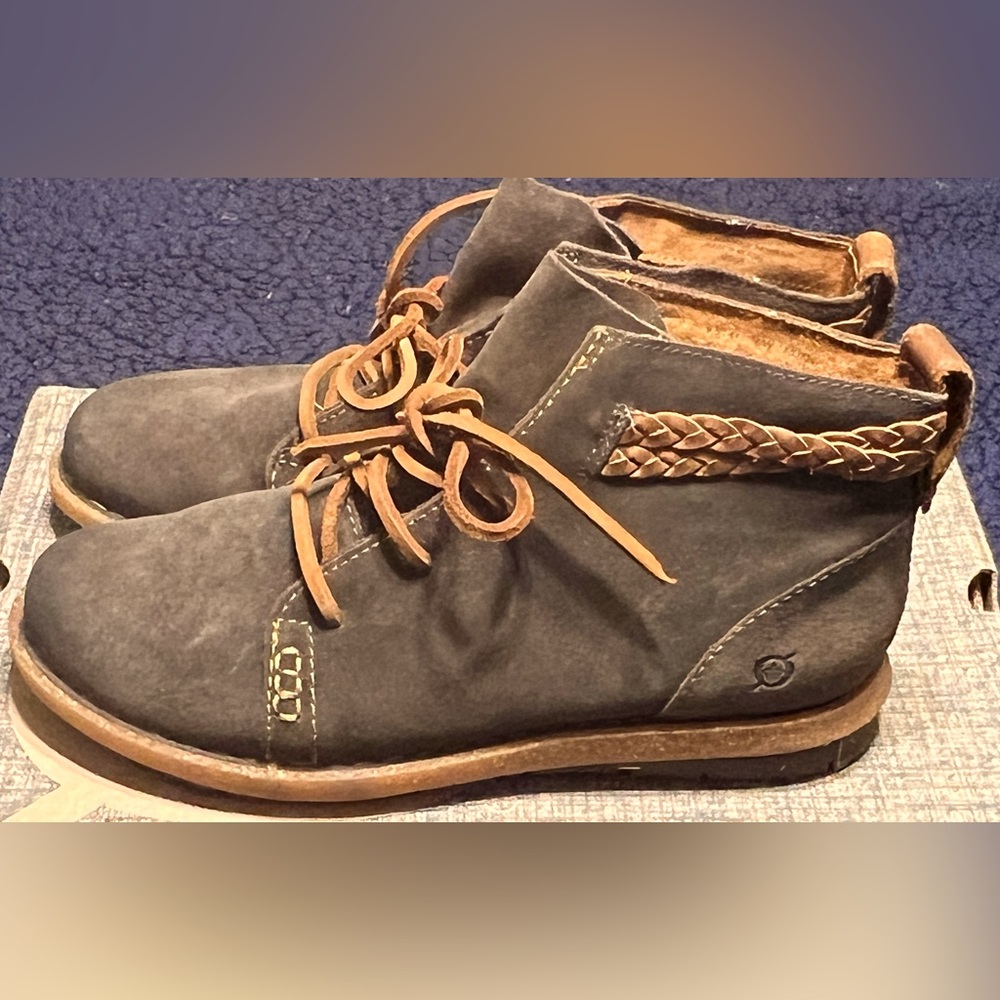 BORN Temple Boots SZ 9.5